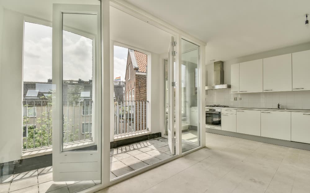 light roor with bifold door